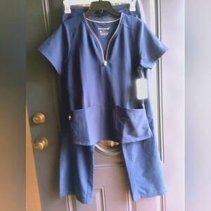 HH360 by Healing Hands scrubs set